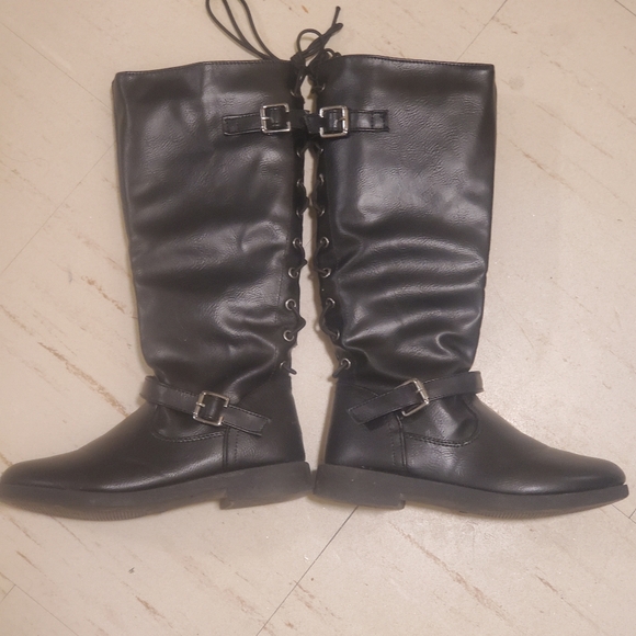 Boots - Picture 2 of 3